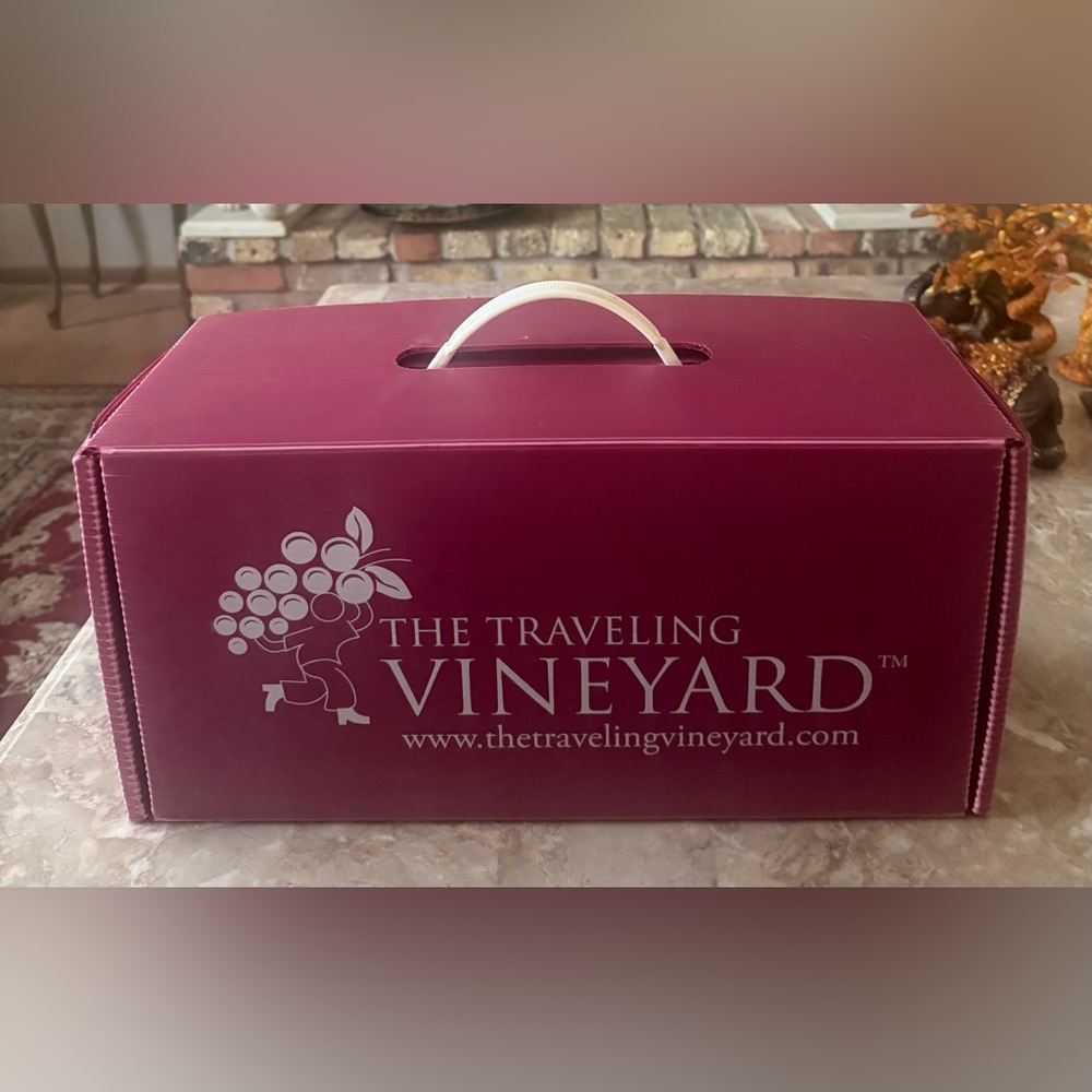 The Traveling Vineyard Wine Glass Set of 16 w/Carrying Case